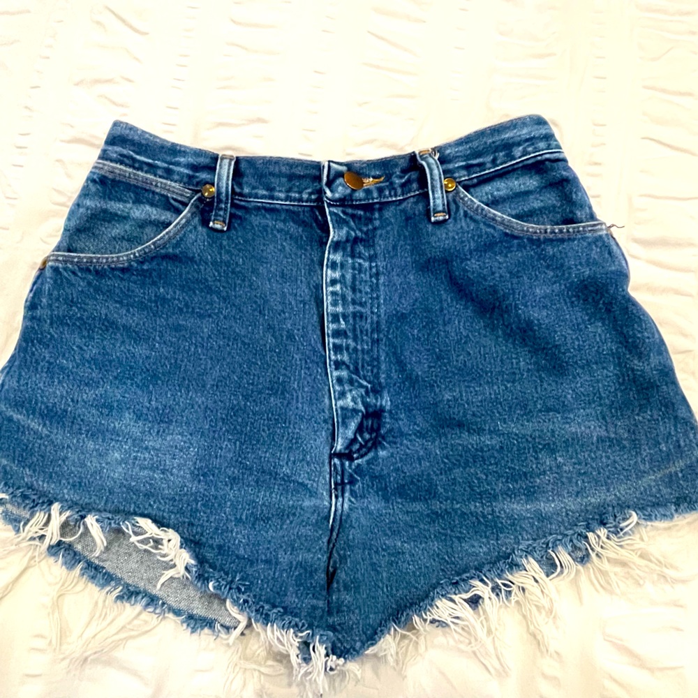 Vintage wrangler cutoff Jean shorts.